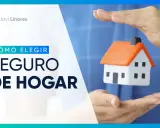 Manos protegen una casa de juguete, con el texto "Cómo elegir seguro de hogar" y "seguros de hogar precios".