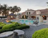 Impresionante villa con piscina y palmeras, un sueño de la casa más cara de España.
