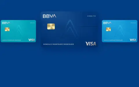 Tres tarjetas de débito, crédito y prepago BBVA Visa con el nombre Gonzalo Rodríguez Rodríguez.