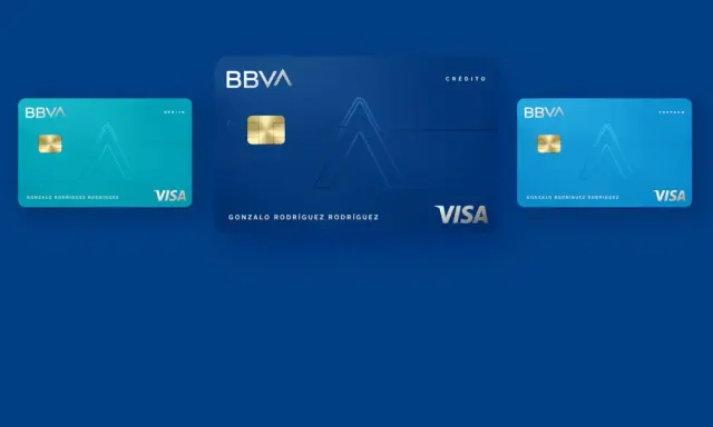 Tres tarjetas de débito, crédito y prepago BBVA Visa con el nombre Gonzalo Rodríguez Rodríguez.