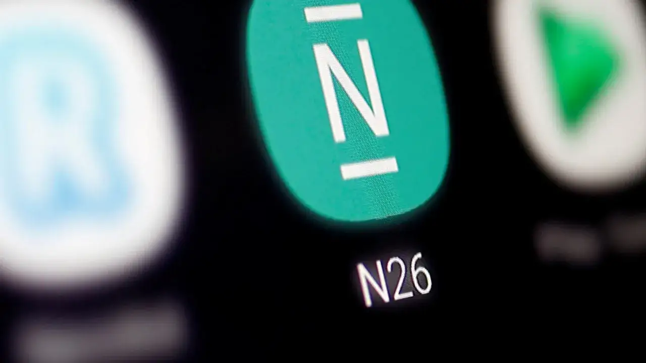Icono de N26, una app bancaria, junto a otros iconos de apps. Ideal para enviar dinero con bizum.