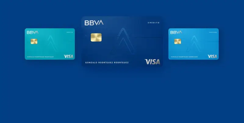 Tres tarjetas de débito, crédito y prepago BBVA Visa con el nombre Gonzalo Rodríguez Rodríguez.